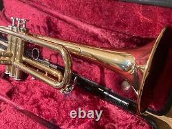 Excellent Yamaha Brass Trumpet YTR1335 with mouthpiece and hard case