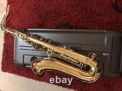 Saxophone Tenor Bb Sax in Gold Lacquer & Hard Case