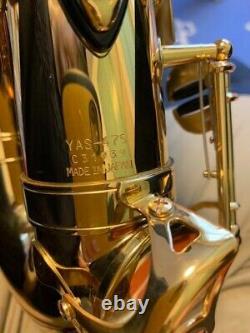 Yamaha YAS 475 Alto Saxophone Hard Case & Reeds
